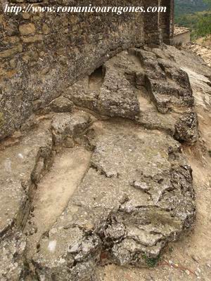 TUMBAS ANTROPOMORFAS EN EL LADO NORTE DEL TEMPLO. DETALLE